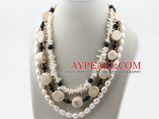 Multi Strand Hvit Freshwater Pearl and White Coral halskjede