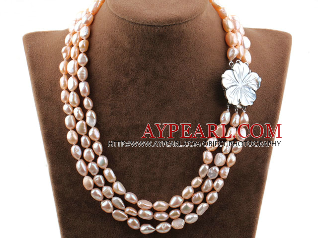 Tre Strands Natural rosa farge barokk perlekjede med hvite Shell Flower Clasp