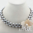 Gray Sötvatten Pearl och White Shell Flower halsband