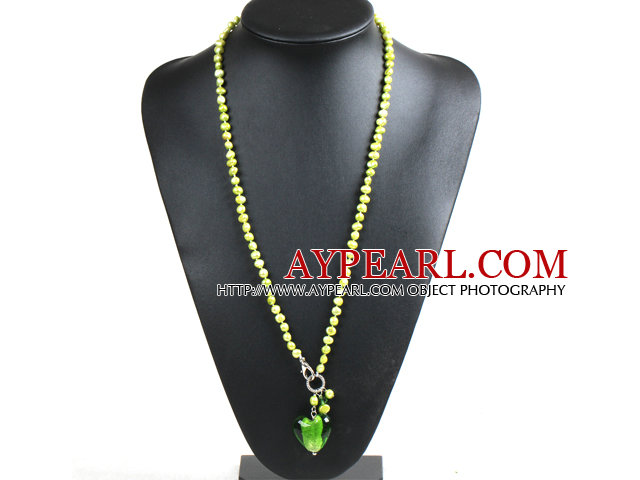 Fashion Simple Style Natural Kelly Green Pearl Necklace with Heart Shape Colored Glaze Pendant