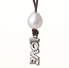 Simple Design White Freshwater Pearl Leather Necklace with Alloyed Love Letter Pendant
