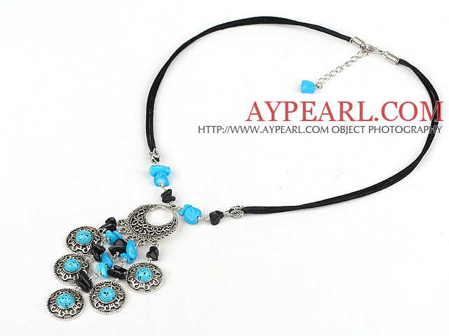 necklace with extendable chain collier avec une chaîne extensible