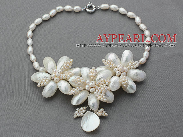 2013 Summer New Design White Freshwater Pearl and White Shell Flower Necklace