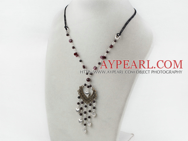 beautiful garnet heart charm necklace with extendable chain Magnifique collier de charme grenat coeur avec chaîne extensible