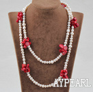 rouge corail à long style necklace Collier de style