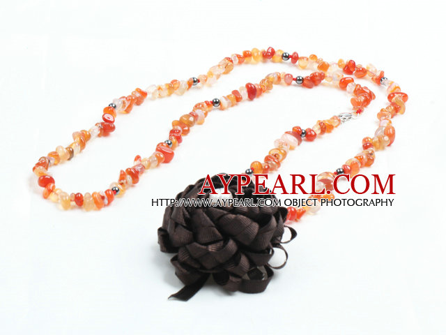 Trendig Enkel stil Long Gemstone Chips Halsband med Statement Flower Charm (Agate, Aventurine, Clear Crystal, svart agat - Random Delivery)
