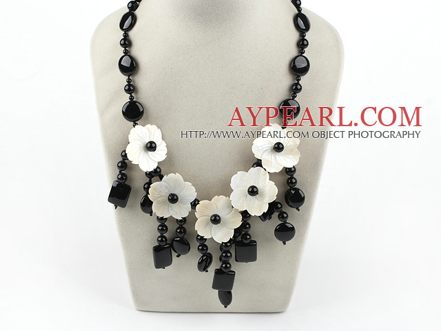 Big Style svart agat och vita Shell Flower halsband