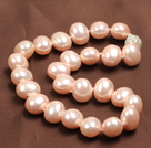 Chunky Big Potato Shape Pink Color Sea Shell perler halskjede med magnetisk lås