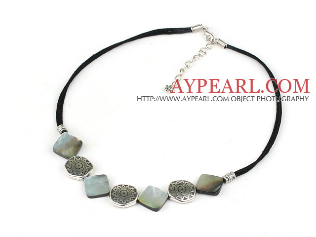 17.5 inches black lip shell necklace with lobster clasp