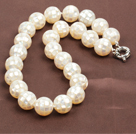 Beautiful Natural Stitching Shell Necklace with Moonlight Clasp