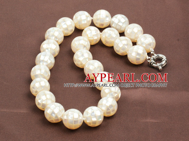 Beautiful Natural Stitching Shell Necklace with Moonlight Clasp