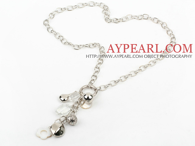 e l'enveloppe necklace with metal chain collier avec chaîne en métal