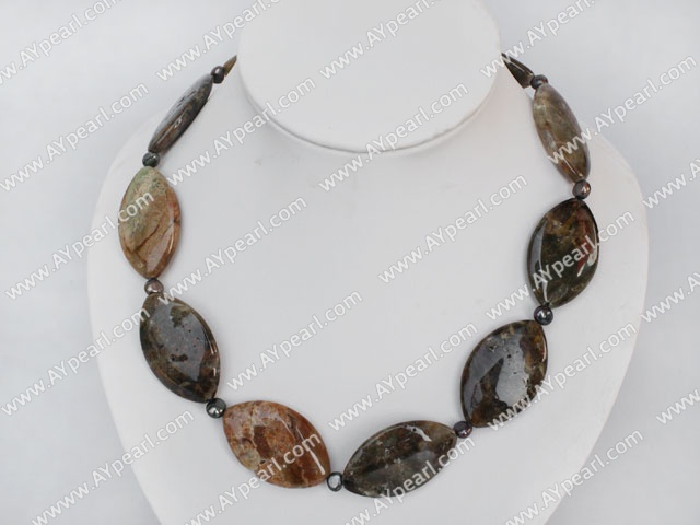 chunky style agate necklace with moonlight clasp