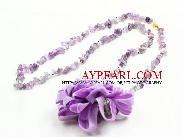 Trendy Enkel stil Long Gemstone Chips Halskjede med erklæringen Flower Charm (Amethyst, Red Jasper, Natural Agate --Random Leverings)