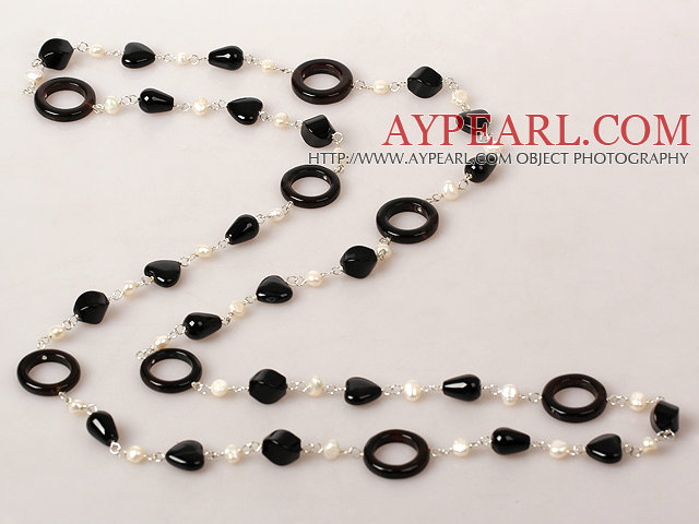 trois rangs collier de perles blanches et bracelet avec boucle shell