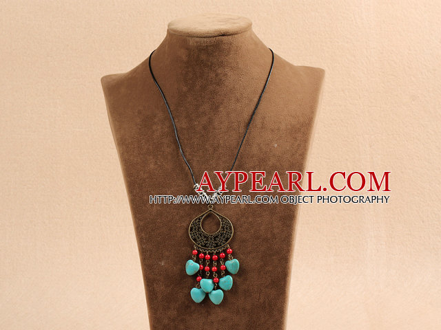 Enkel tappning utformar Hjärtform Turquoise Red Round Coral pärlor Tassel hängande halsband med svart läder