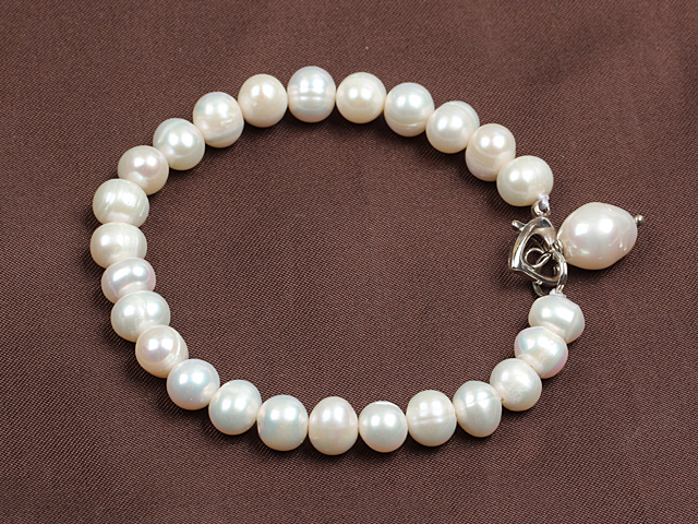 Einfache elegante Art 7-8mm Natural White Süßwasser-Zuchtperlen elastisch / Stretch-Armband mit Perlen-Charme