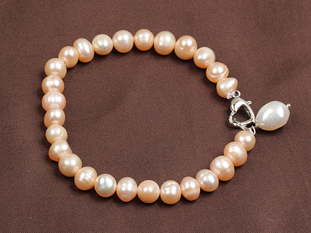 Enkel elegant stil 7-8mm naturligt rosa sötvattenspärla Elastisk / Stretch armband med Pearl Charm