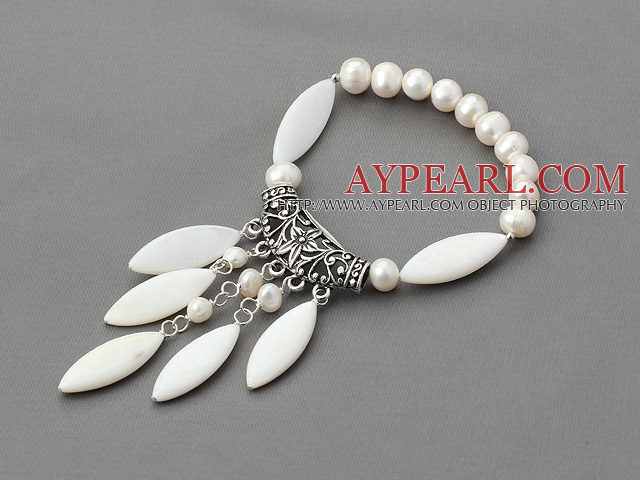 Hvit Freshwater Pearl and White Shell Elastisk armbånd