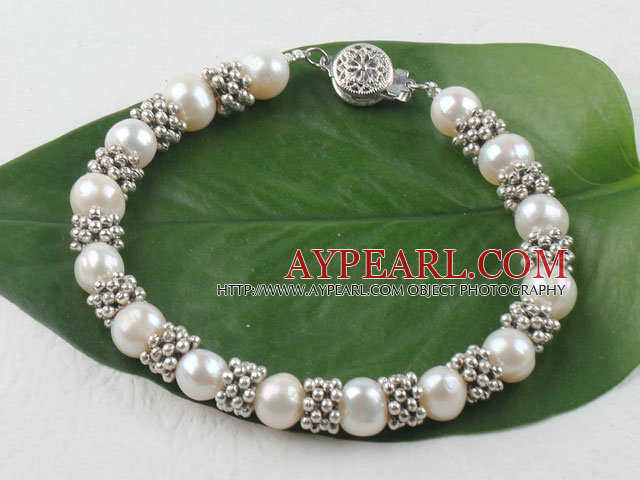 Fashion 8-9Mm Natural Freshwater Pearl And Metal Charm Bracelet With Inserted Closure