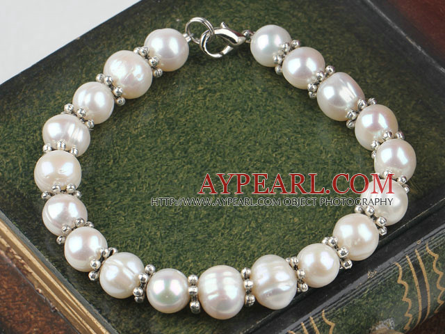8〜9ミリメートル自然な白真珠のブレスレット