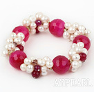 Assorted hvit Freshwater Pearl og Big Hot Pink Agate Stretch armbånd