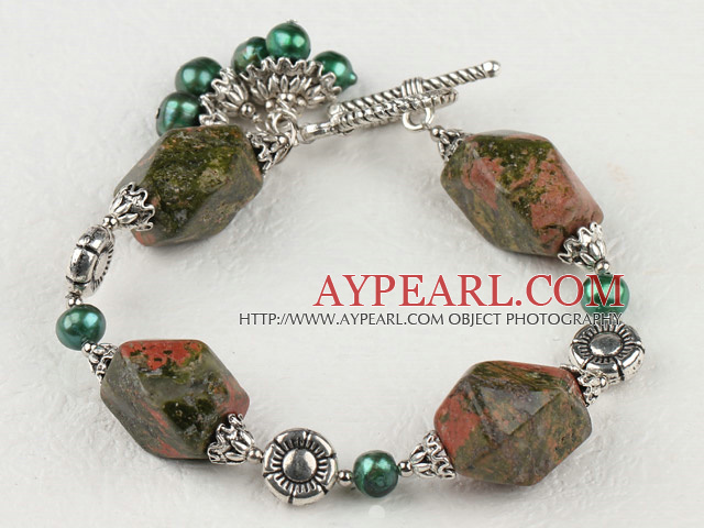 Pearl Green Jade Armband