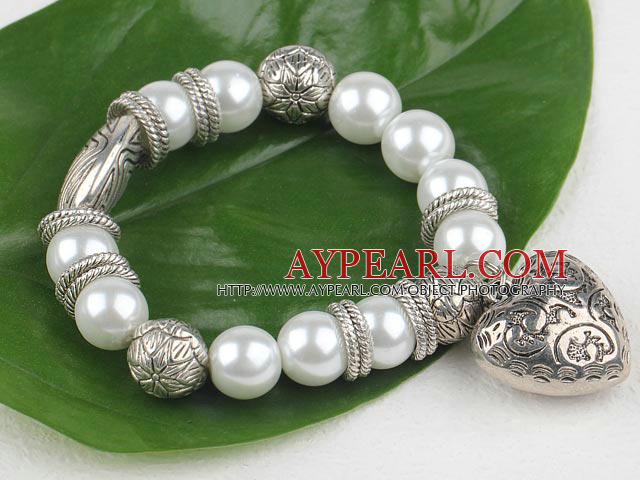 Fashion White Round Acrylic Pearl And Engraved Metal Charm Heart Pendant Bracelet