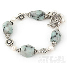 a locului bracelet with toggle clasp Bratara cu incuietoare comutare