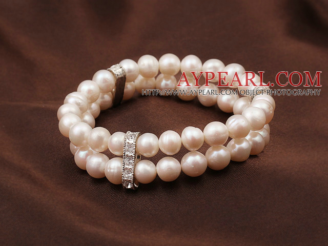 Elegant stil To Strands Round Natural White Ferskvann Pearl Elastisk armbånd med Rhinestone