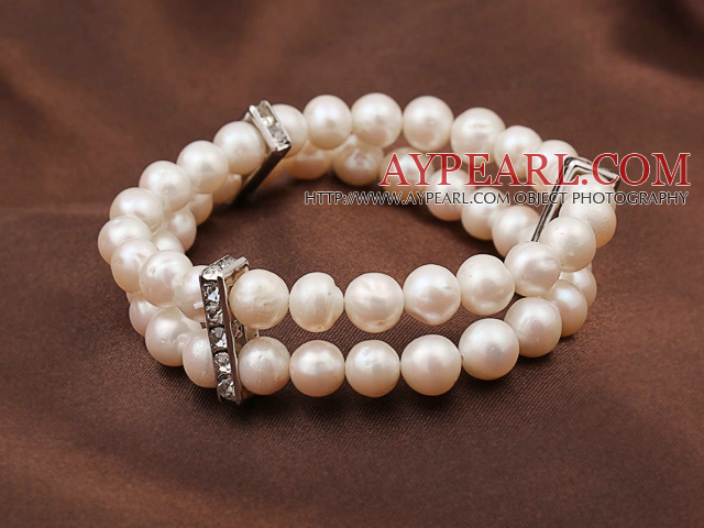 Elegant stil Två Strands Rund Natural White Freshwater Pearl Stretchig Armband med STRASS