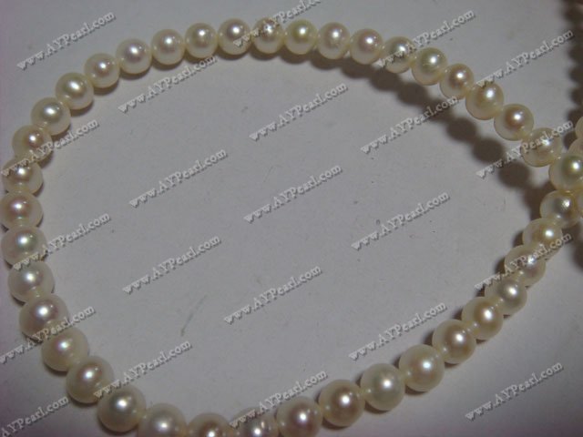 Freshwater pearl beads,white,8-9mm round sold per 15-inch strand.