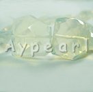 monimuotoisen Opal kristalli