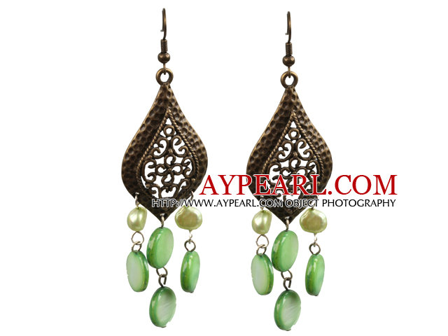 Vintage Style Chandelier Shape Green Pearl Shell Earrings With Leaf Shape Bronze Accessory