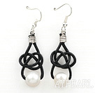 Simple de conception Naturel Blanc Boucles d'oreilles perles d'eau douce avec cordon en cuir noir