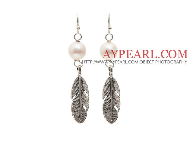 A-klasse Natural White Freshwater Pearl øredobber med Tibet Silver Feather Tilbehør