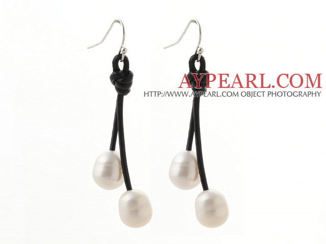 Classic Design 10 - 11mm valkoinen makean veden Pearl ja Black Leather Dangle korvakorut