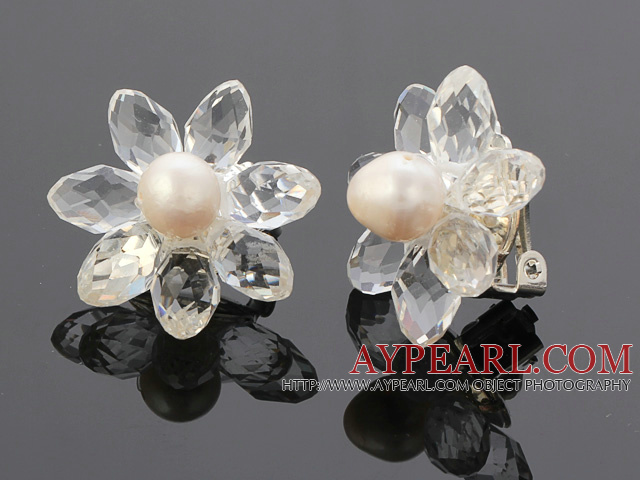 Natural White Freshwater Pearl och Fasett Konstgjort White Crystal Flower Clip - On Ear Studs