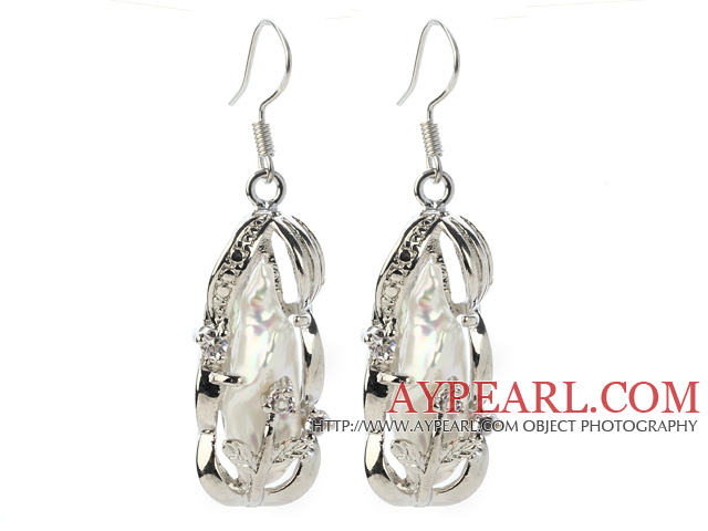 Klassische Natural White Biwa Perle Strass Charm Dangle Ohrringe mit Fisch-Haken