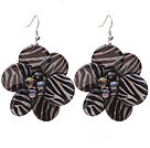 Nice Round Disc Shape White Black Banded Shell And Black Freshwater Pearl Flower Earrings