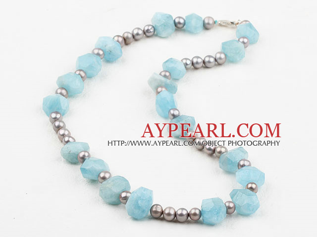 Insidens Angle Shape Aquamarine og Gray Freshwater Pearl Necklace