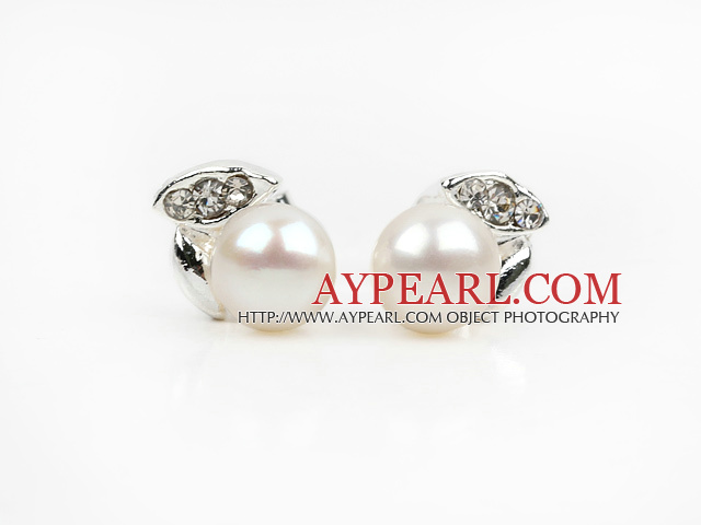 Fashion Style 6-7mm Natural White Freshwater Pearl Studs Earrings with Leaf Shape Rhinestone