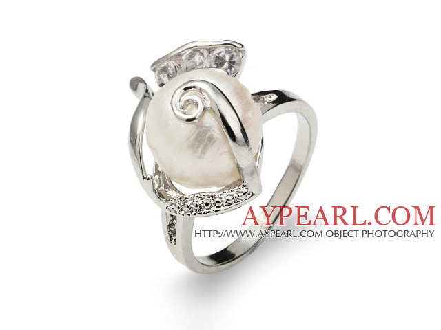 Fashion Natural 9 - 11mm Hvit Blister Pearl Ring med Charming Rhinestone