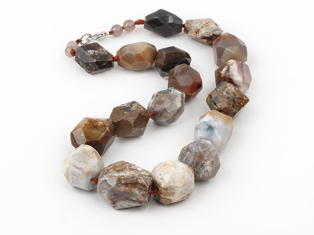 Chunky Style Incidence Angle Agate Necklace ( The Stone May Not Be Complete )