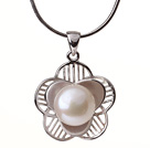 Lovely Design New Natural White Freshwater Pearl Flower Pendant Necklace with Lobster Clasp