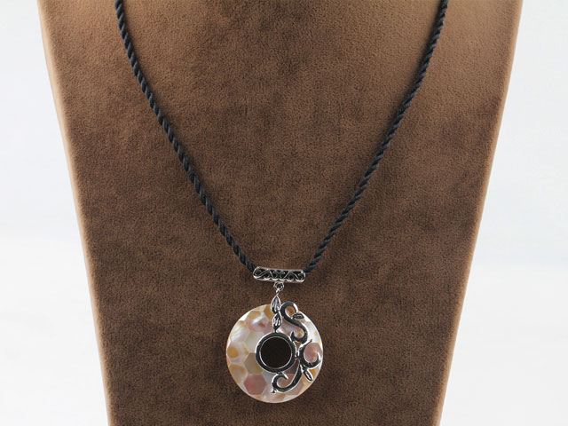Round shape Mosaics shell flower pendant necklace with black thread