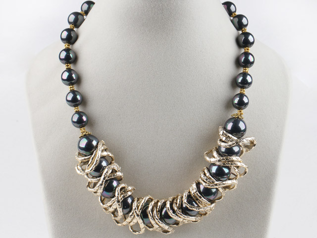 17.7 inches shinning black sea shell necklace with magnetic clasp