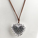 lovely 17.7 inches hollow heart pendant necklace with extendable chain