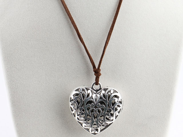 lovely 17.7 inches hollow heart pendant necklace with extendable chain
