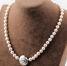 Classic Design Round White Freshwater Pearl Necklace with 925 Silver Snail Accessory